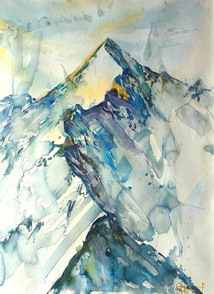 Berglandschaft in Aquarell: farbenfrohe Gipfel unter einem hellen Himmel in sanften Tönen.